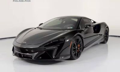 2023 McLaren Artura