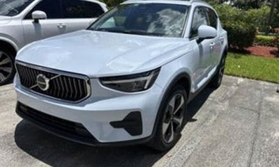 2024 Volvo XC40 Core Bright Dark