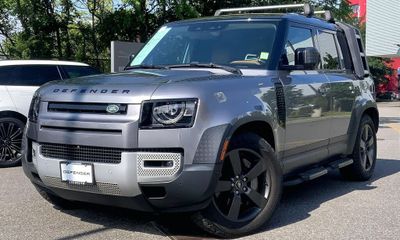 2023 Land Rover Defender 110 SE