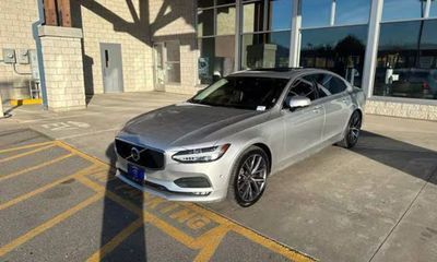 2018 Volvo S90 Momentum