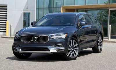 2025 Volvo V90CC Ultra