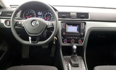 2018 Volkswagen Passat S R Line