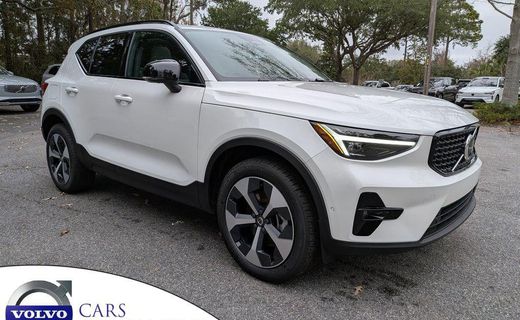 2026 Volvo XC40 Plus Dark
