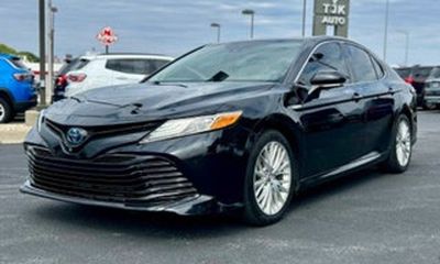 2019 Toyota Camry SE XLE Hybrid