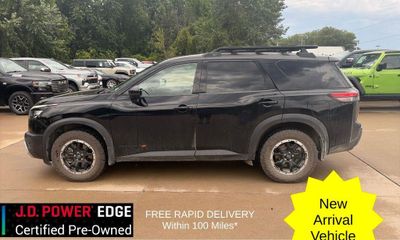 2023 Nissan Pathfinder SV
