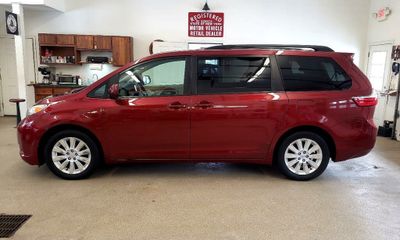 2015 Toyota Sienna LE 7 Passenger
