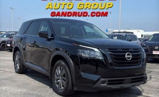 2025 Nissan Pathfinder S