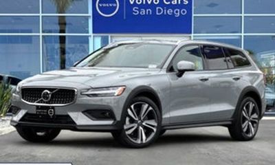 2025 Volvo V60CC Plus