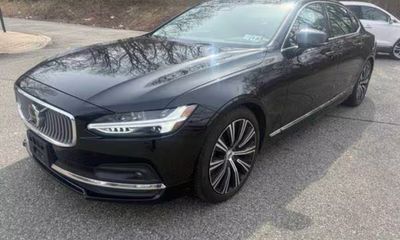 2023 Volvo S90 Plus Bright With