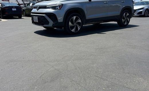 2025 Volkswagen Taos 4MOTION SE