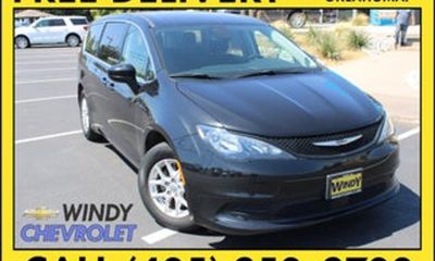 2023 Chrysler Voyager LX