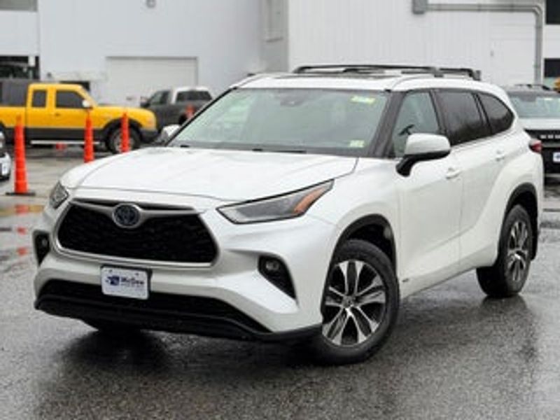 2023 Toyota Highlander Hybrid — a typically priced live listing