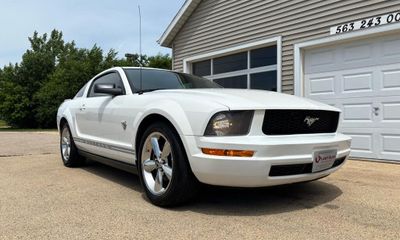 2009 Ford Mustang V6 Premium Coupe