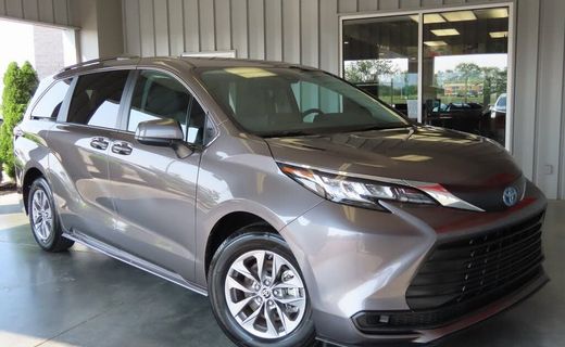 2022 Toyota Sienna LE