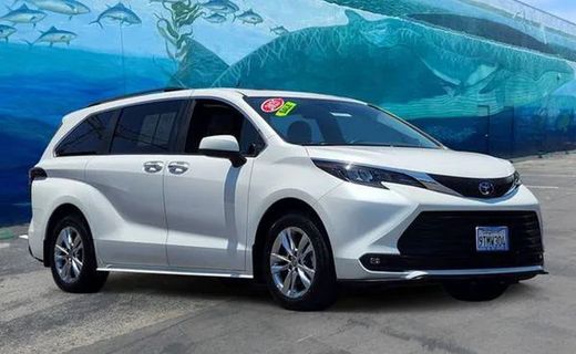 2025 Toyota Sienna XLE