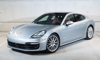 2023 Porsche Panamera 4 Platinum