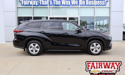 2022 Toyota Highlander LE