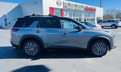 2023 Nissan Pathfinder SL