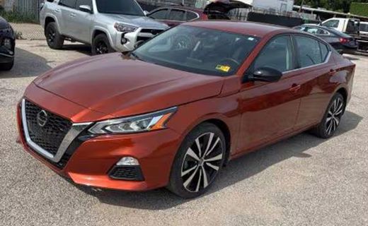 2022 Nissan Altima SR