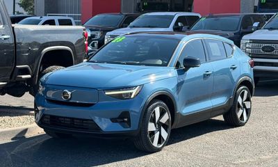 2023 Volvo C40 Ultimate Dark
