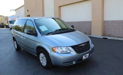 2005 Chrysler Town AND Country