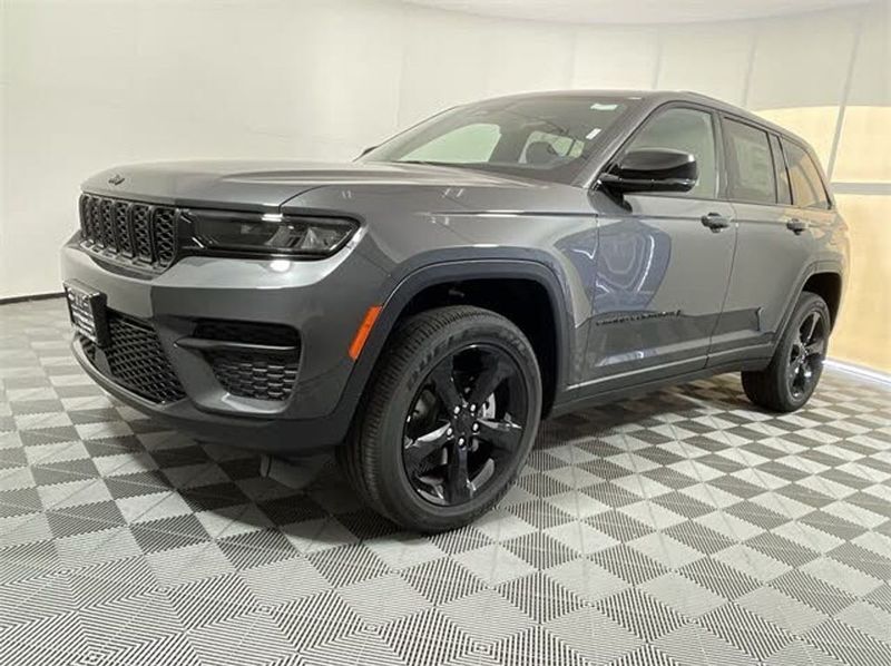 2024 Jeep Grand Cherokee — a typically priced live listing