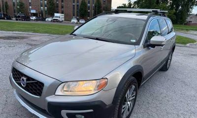 2014 Volvo XC70 32