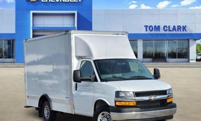 2025 Chevrolet Express 3500 Cutaway 139