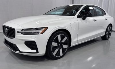 2024 Volvo S60 Plus Dark
