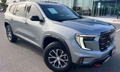 2025 GMC Acadia AT4