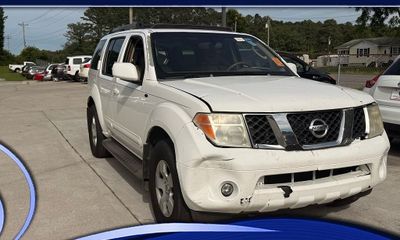 2005 Nissan Pathfinder XE