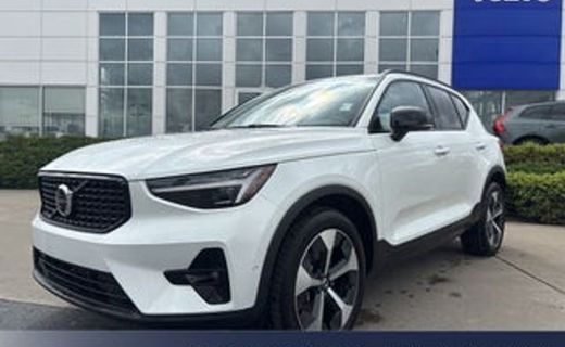2026 Volvo XC40 Plus Dark