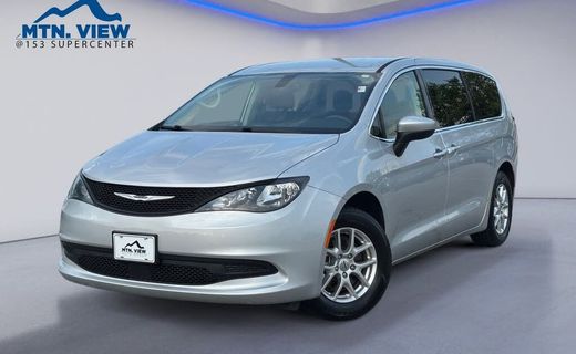 2022 Chrysler Voyager LX
