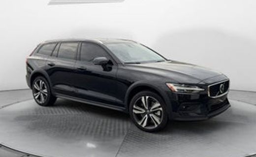 2025 Volvo V60CC Plus