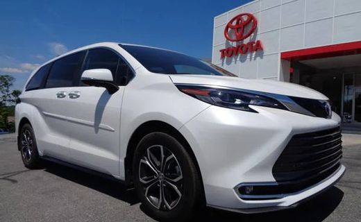2025 Toyota Sienna Platinum