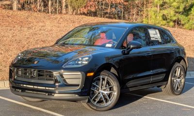 2026 Porsche Macan T