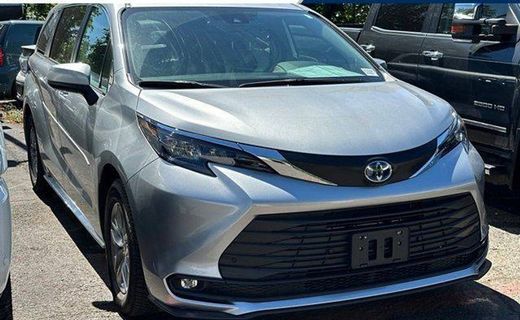 2025 Toyota Sienna XLE