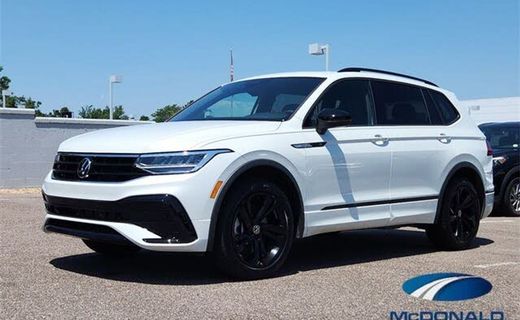 2023 Volkswagen Tiguan SE Black