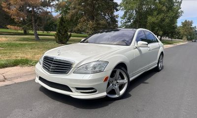 2013 Mercedes-Benz S-Class S550V 4 Matic