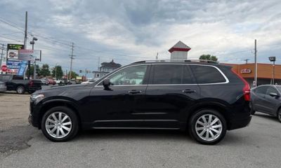 2017 Volvo XC90 Momentum
