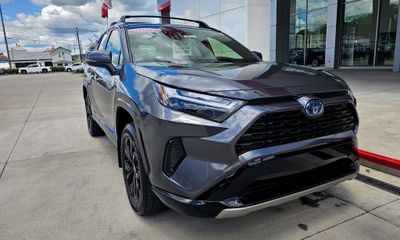 2024 Toyota RAV4 SE