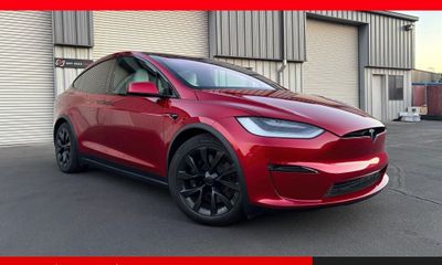 2023 Tesla Model X Standard Range