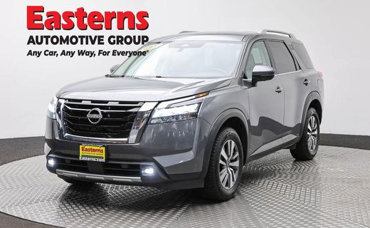 2022 Nissan Pathfinder SL