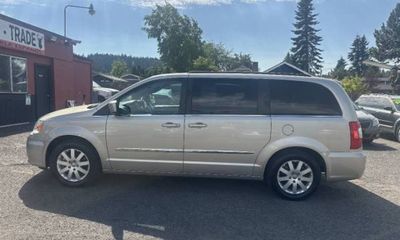 2012 Chrysler Town AND Country Touring