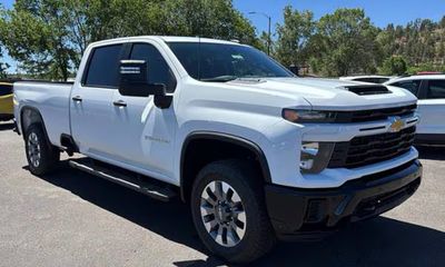 2026 Chevrolet Silverado HD Custom