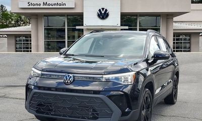 2025 Volkswagen Taos SE Black