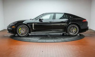 2022 Porsche Panamera 4 E Hybrid