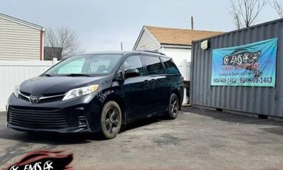 2019 Toyota Sienna LE