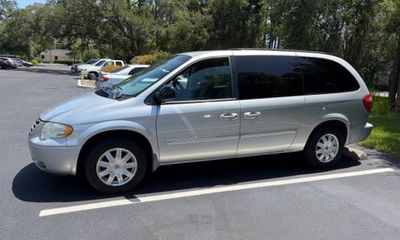 2006 Chrysler Town AND Country Touring