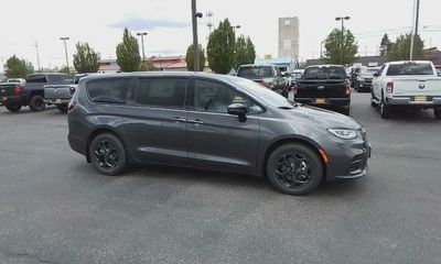 2023 Chrysler Pacifica Touring L